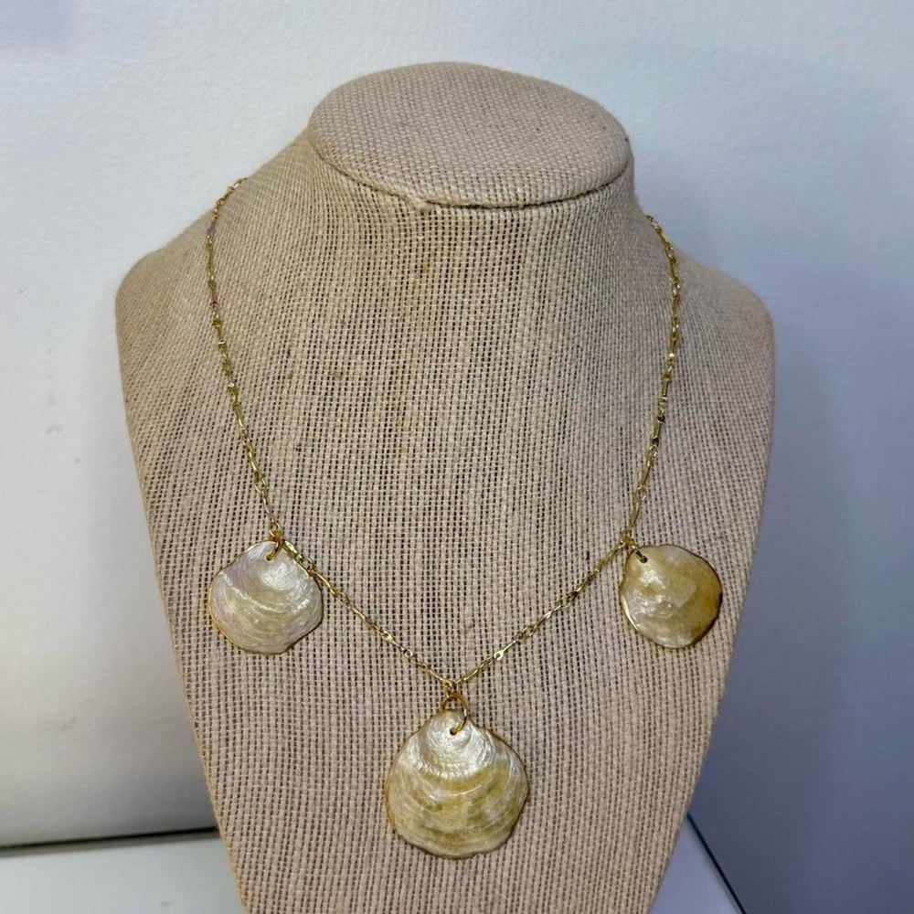Gold Shell Pendant Necklace